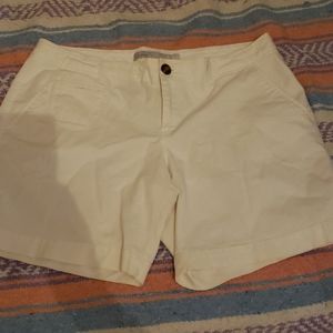 🍄Old Navy Low Rise white shorts